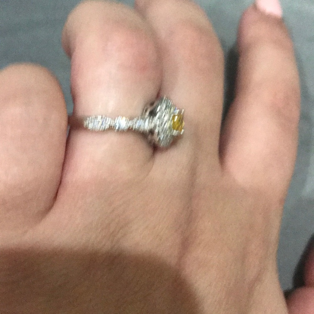 Beautiful ring! - Picture 3 of 4